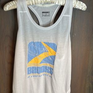 Brooks Running Tank “On A Good Run” Graphic Women’s Medium